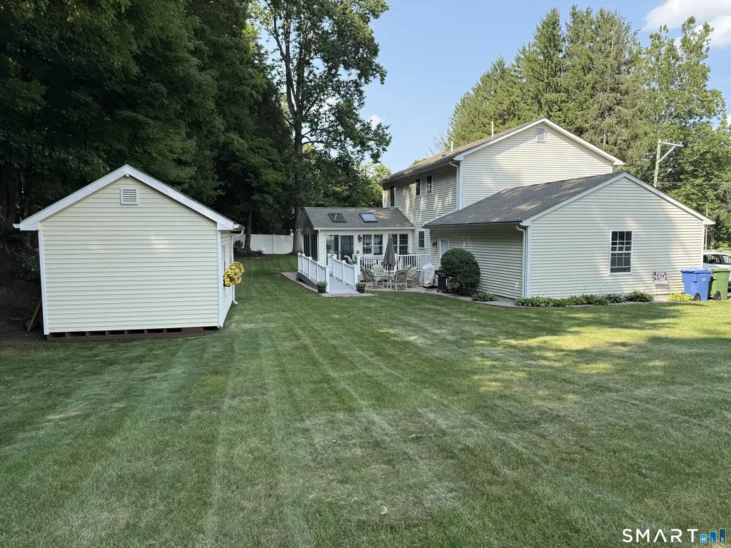 99 Old Farms Road, Avon