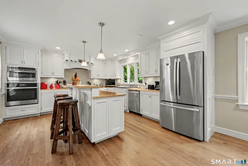 14 Paper Mill Road, New Milford