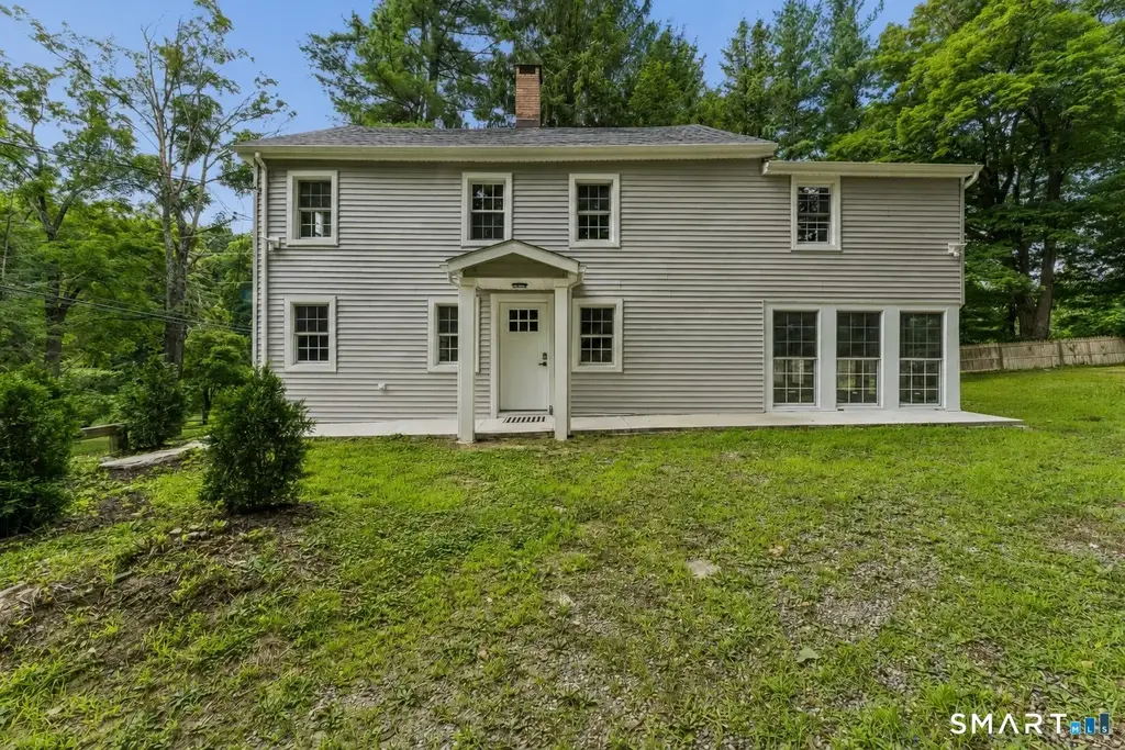 28 Walnut Hill Road, Bethel