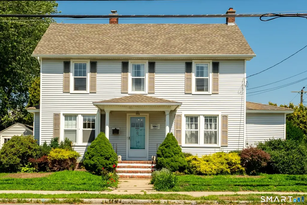558 Ocean Avenue, New London
