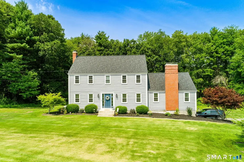 4 Lenora Drive, Simsbury