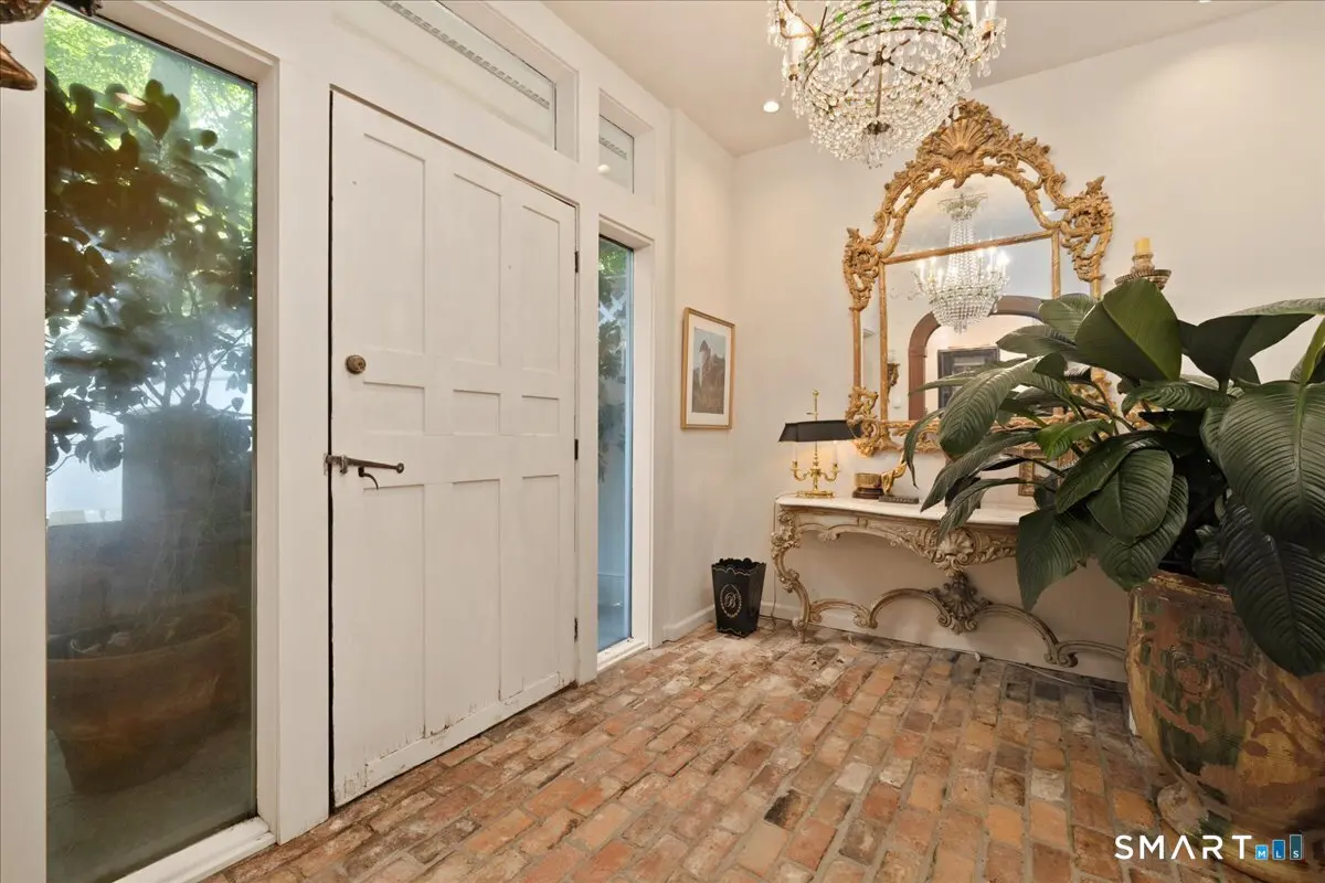 281 Pequot Avenue, Fairfield
