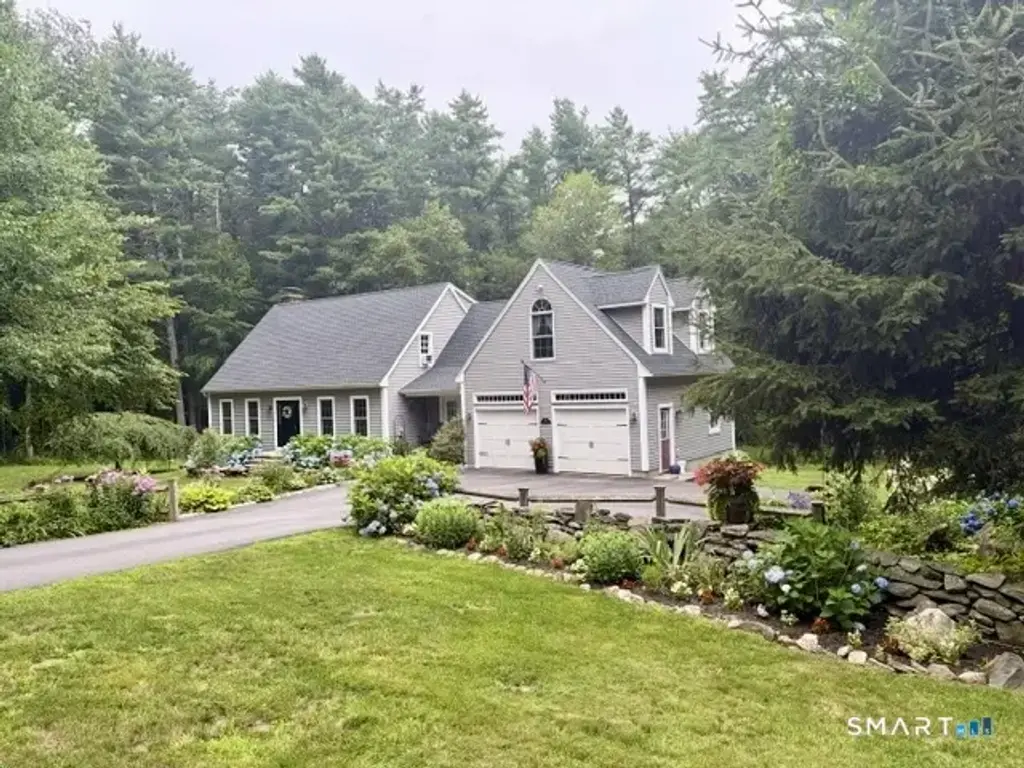 99 Fox Ridge Drive, Colchester