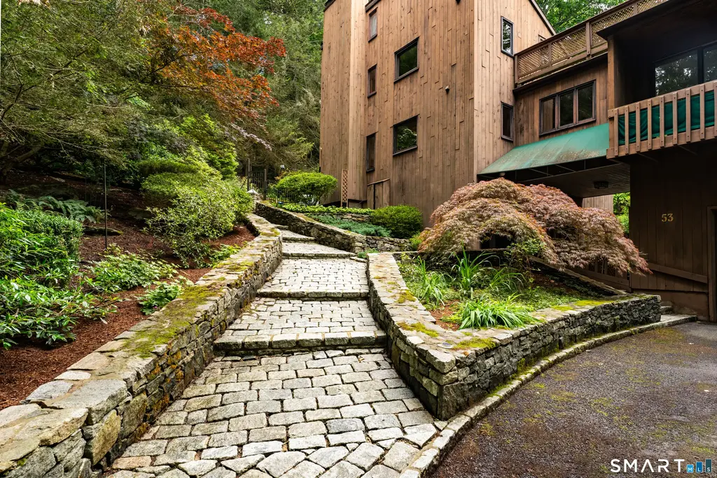 53 Summer Hill Road, Madison