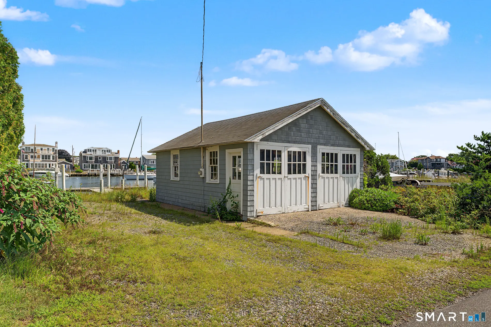338 West Shore Avenue, Groton