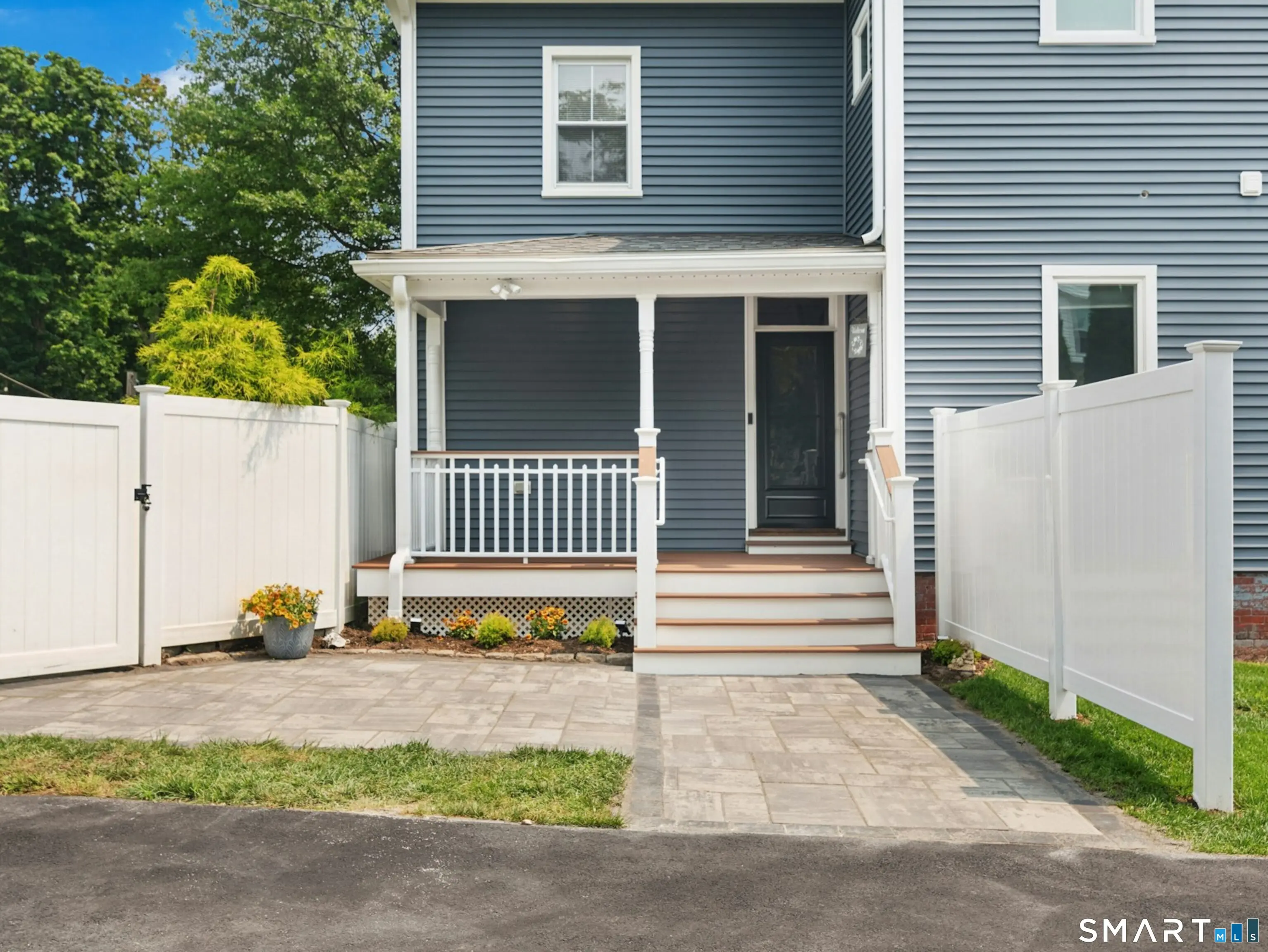 220 West Avenue B, Darien