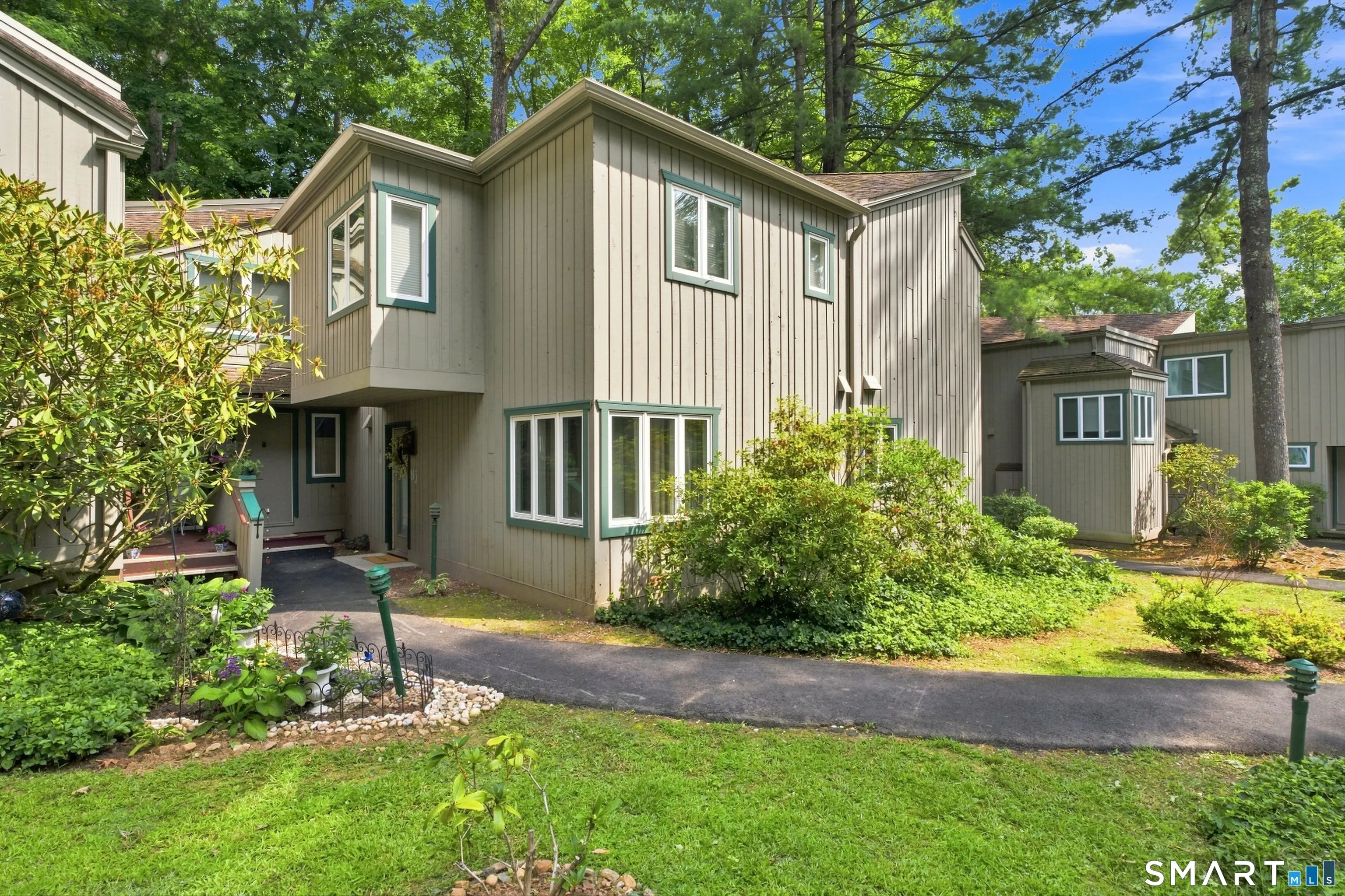 8 Lyle Court J, Farmington