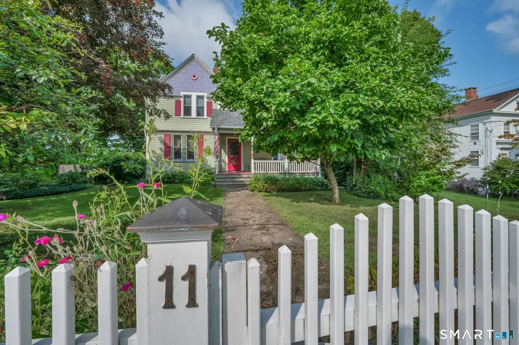 11 Plains Road, East Haddam