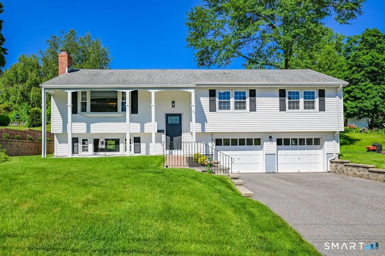 129 Midwell Road, Wethersfield