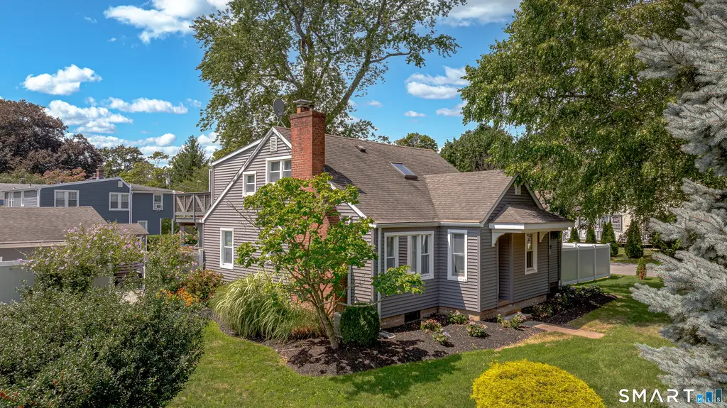 29 Indian Neck Avenue, Branford