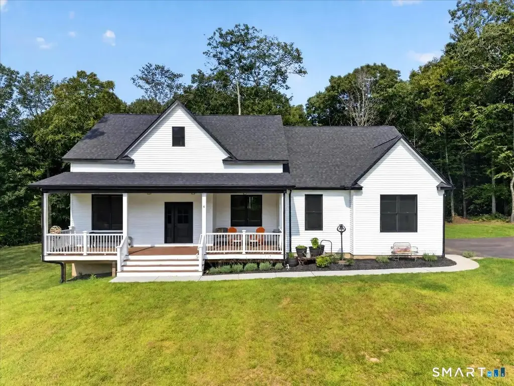 4 Newberry Street, Haddam