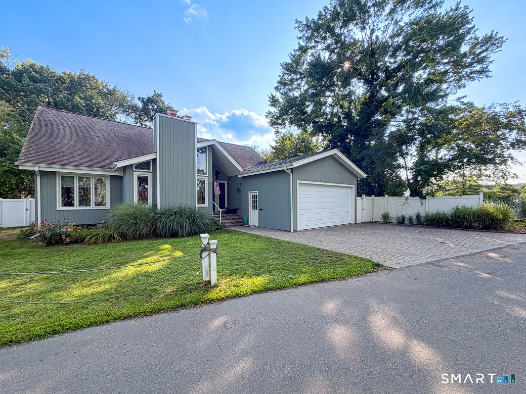 16 Highland Avenue, Branford
