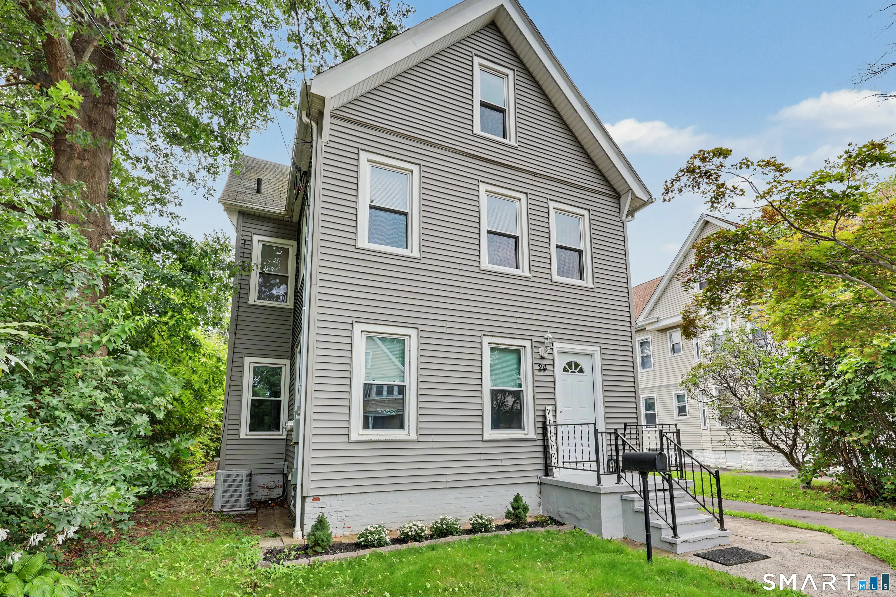 24 Beacon Street, Hamden