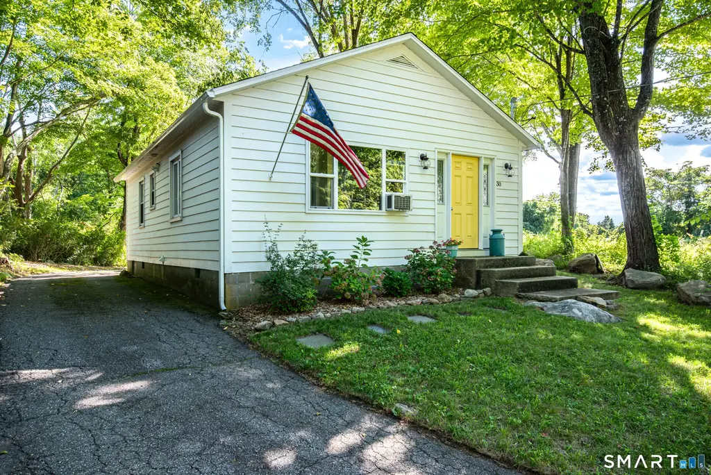 30 Carter Hill Road, Clinton