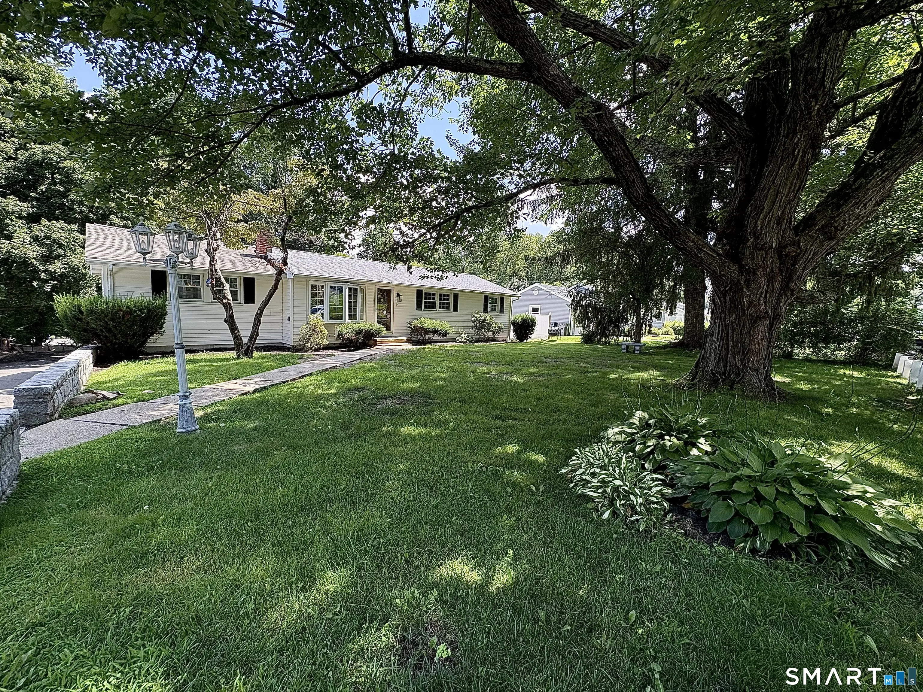 43 Meadowbrook Road, Danbury