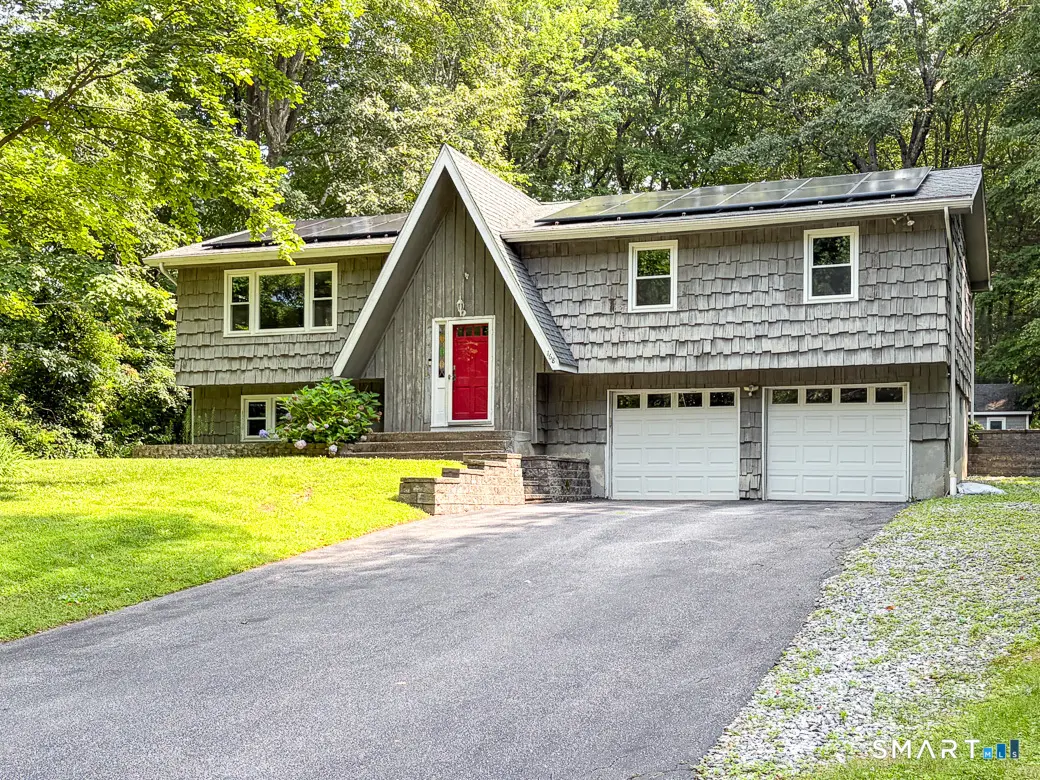 168 Lakeshore Drive, New Hartford