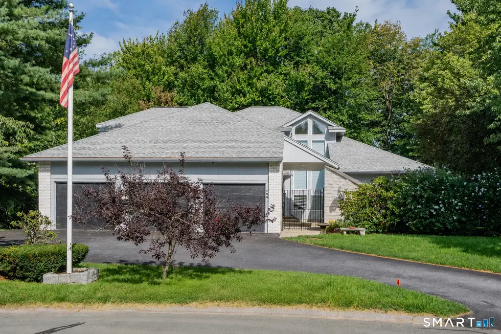 154 Suncrest Court, Torrington
