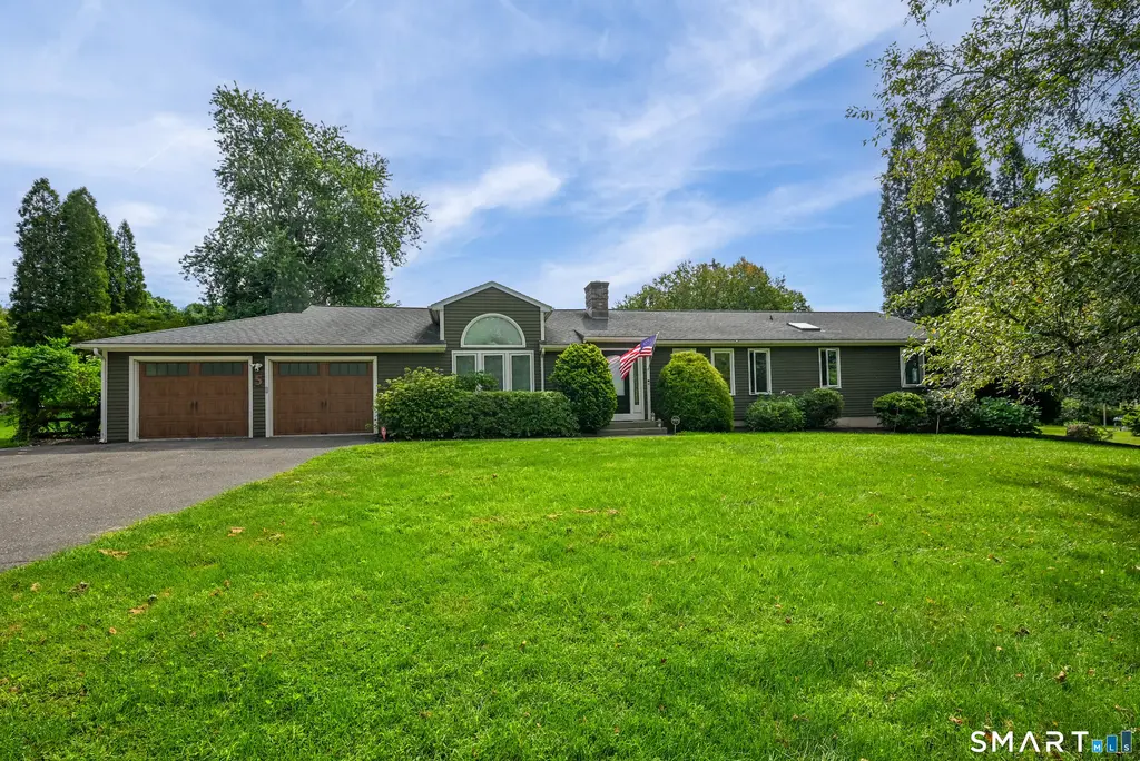 5 Taunton Lake Drive, Newtown