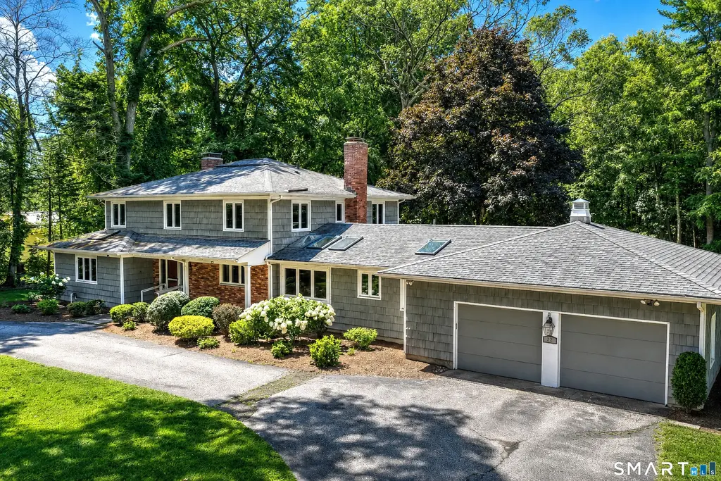 24 Inverness Road, Trumbull