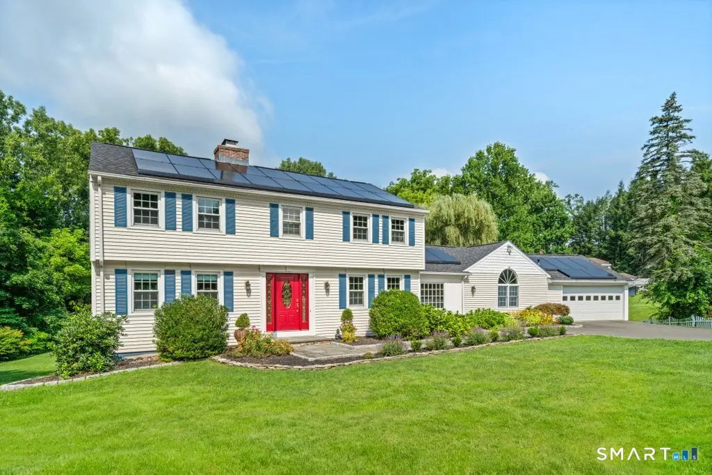 28 Oak Grove Road, Brookfield