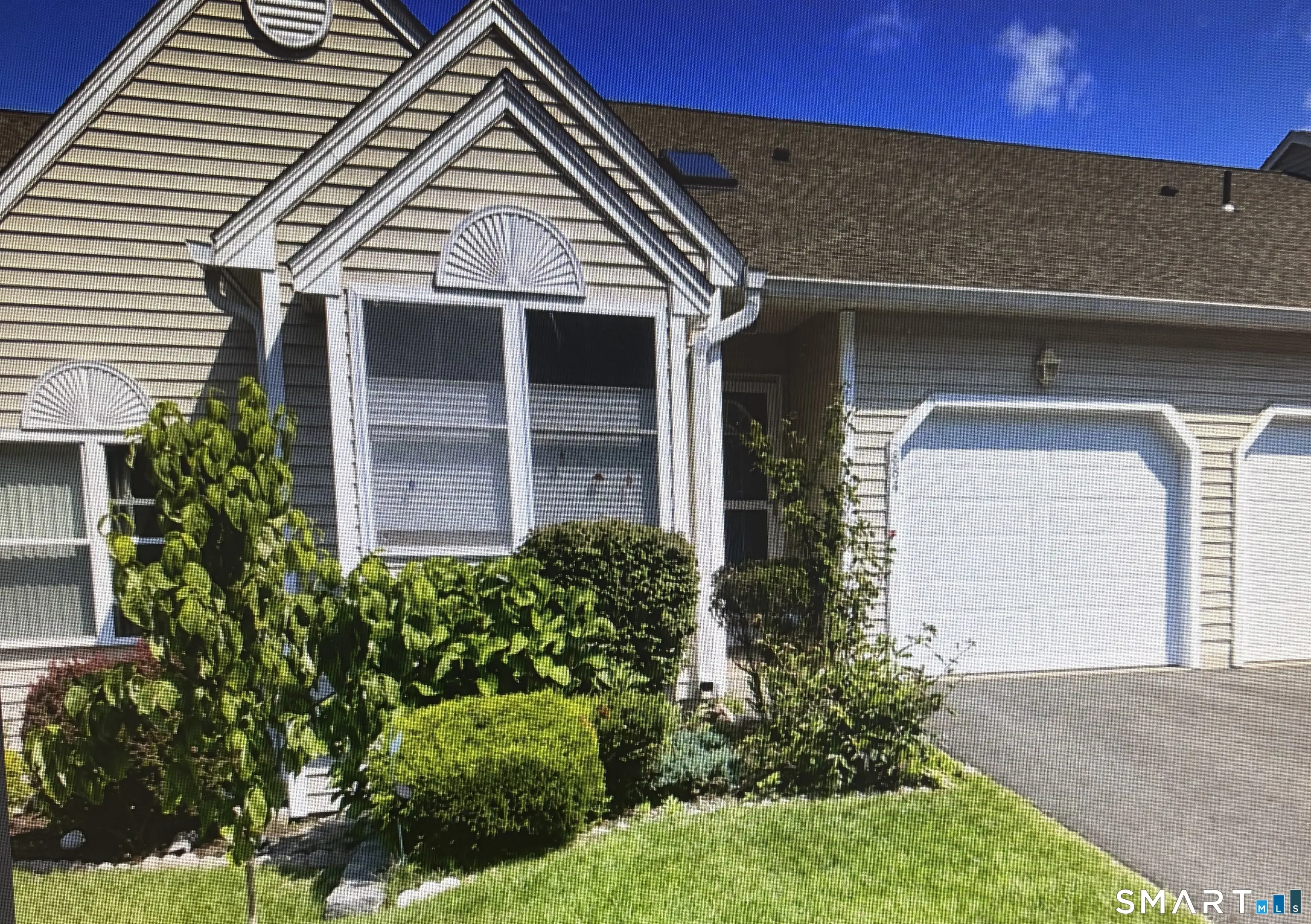 884 Glacier Way 884, Southington