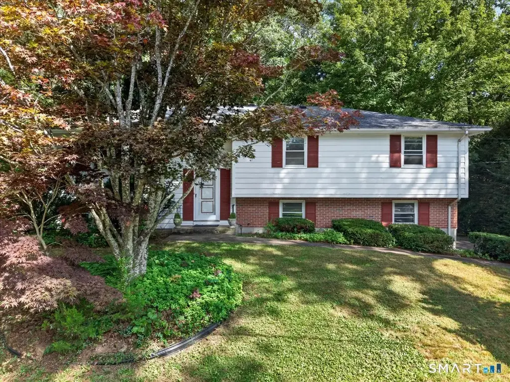 48 Old Colony Road, North Stonington
