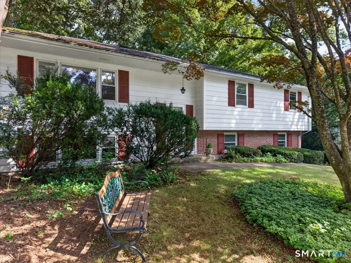 48 Old Colony Road, North Stonington