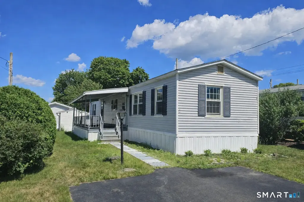 18 Broadway North, Westbrook