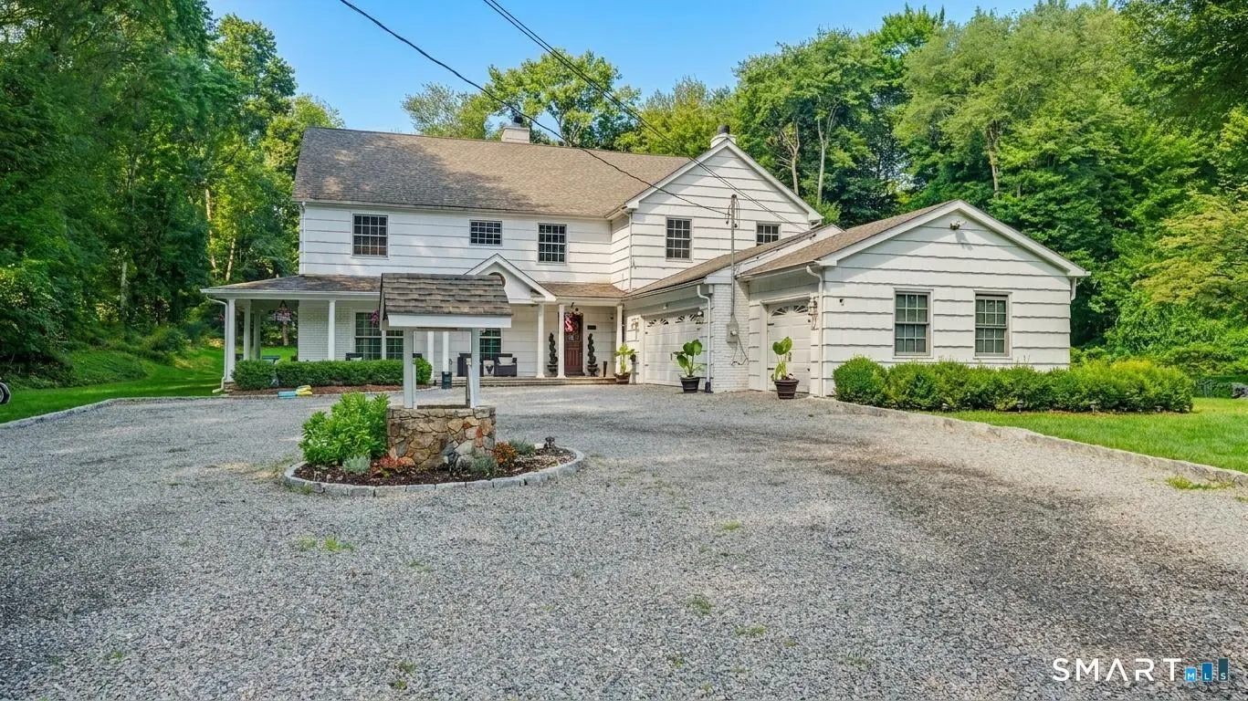 81 Trails End Road, Weston