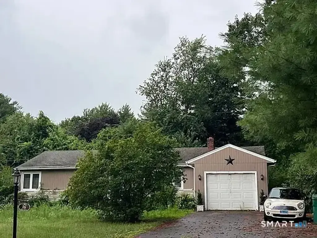 16 Salem Drive, Somers