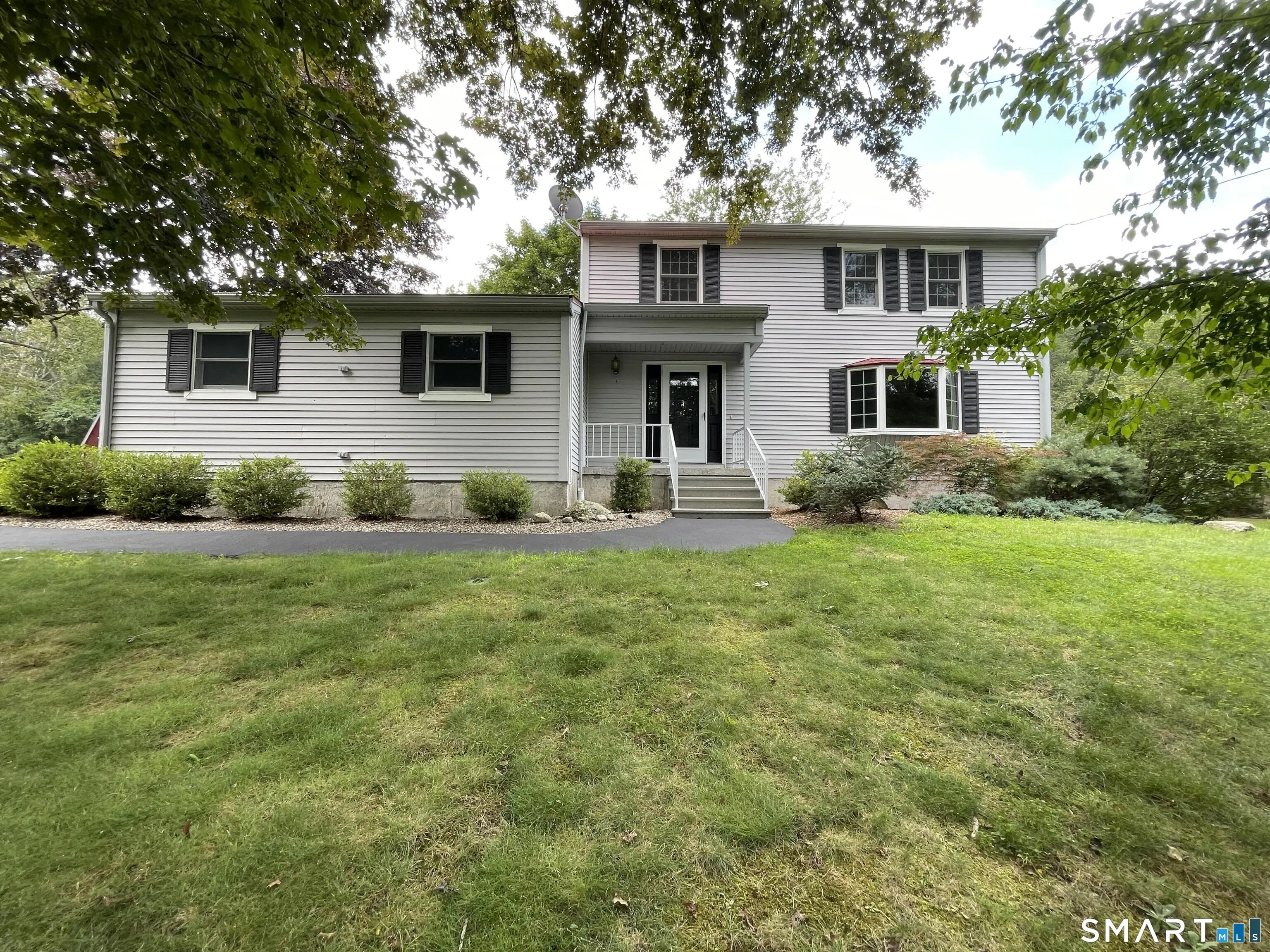 16 Partridge Hollow Road, Ledyard