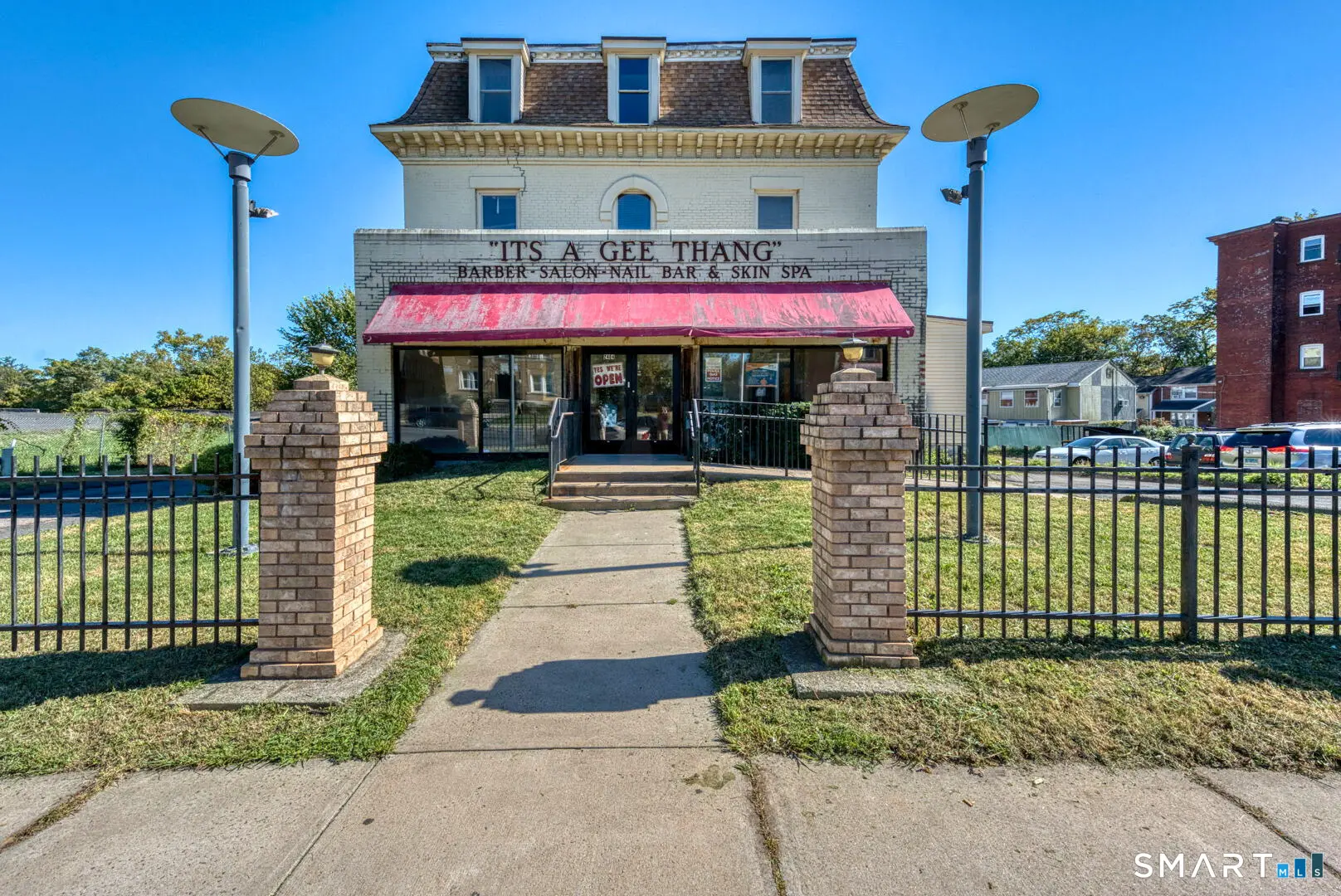 2404 Main Street, Hartford