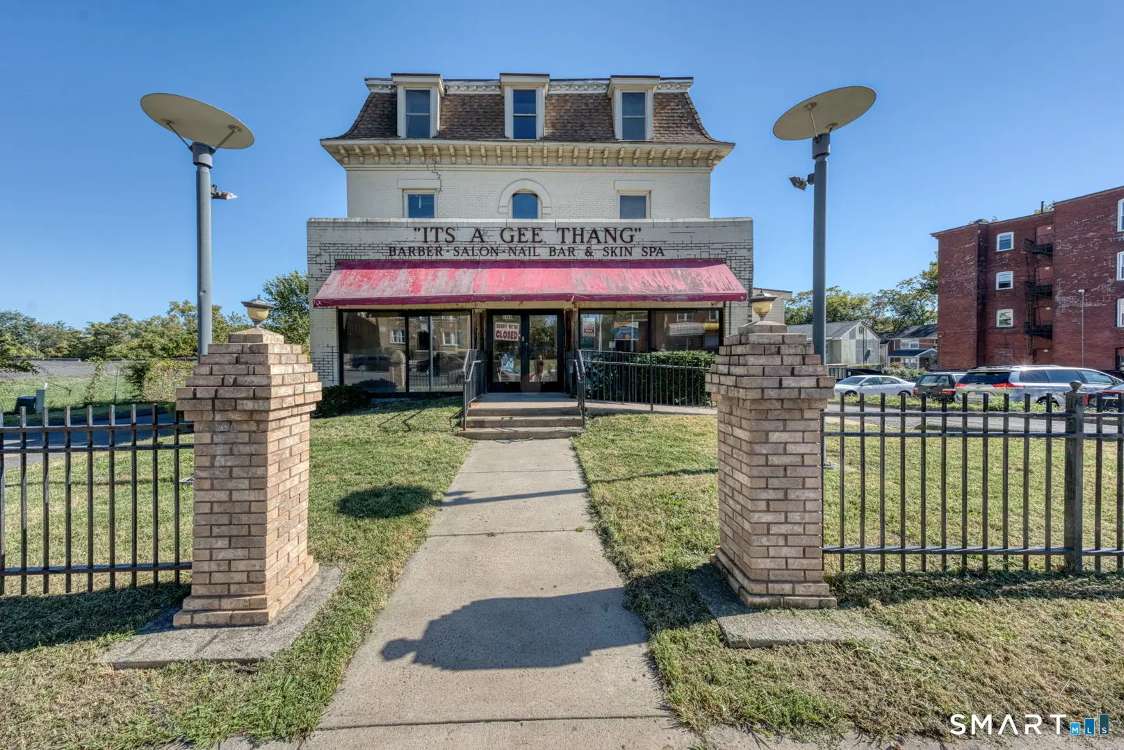 2404 Main Street, Hartford