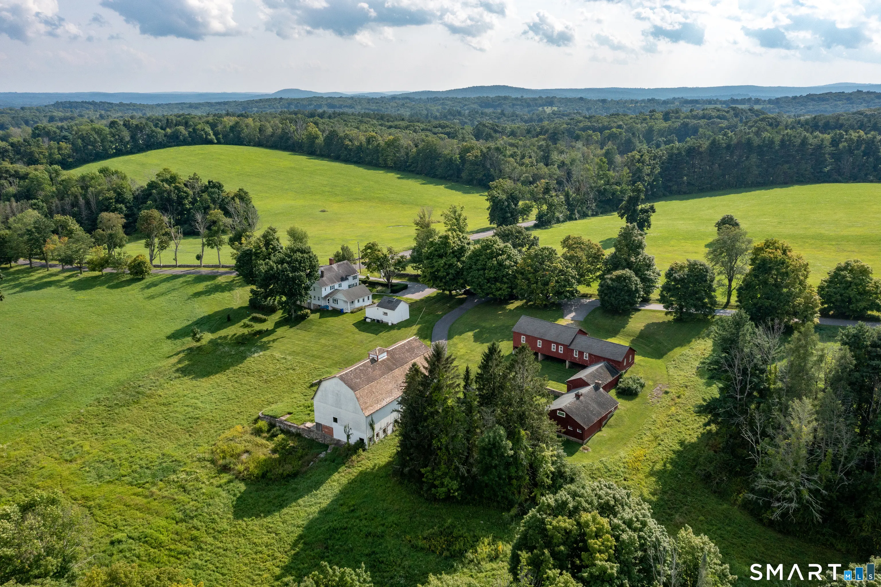 162 Hutchinson Parkway, Litchfield