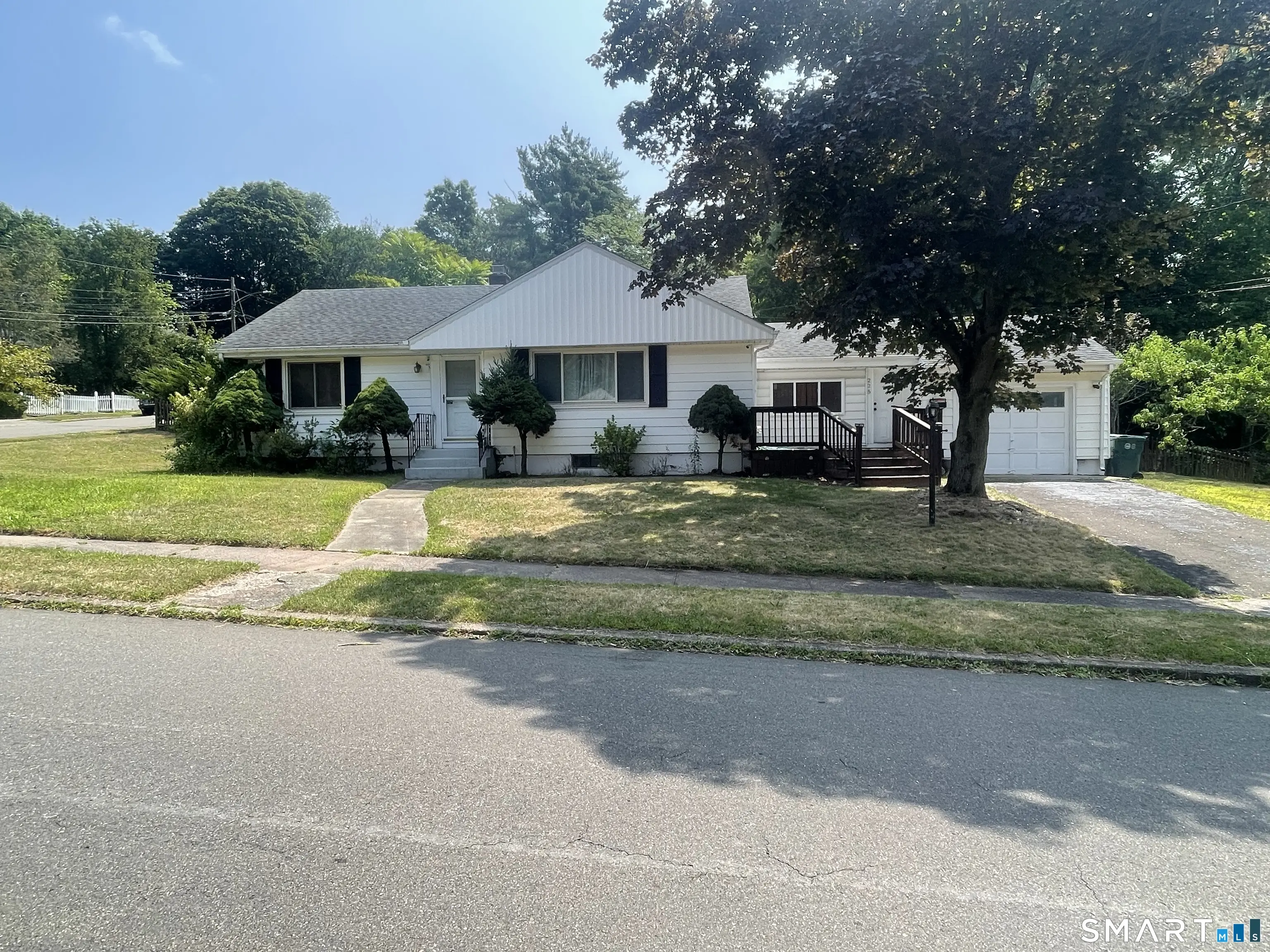 225 Blue Hills Avenue, Hamden