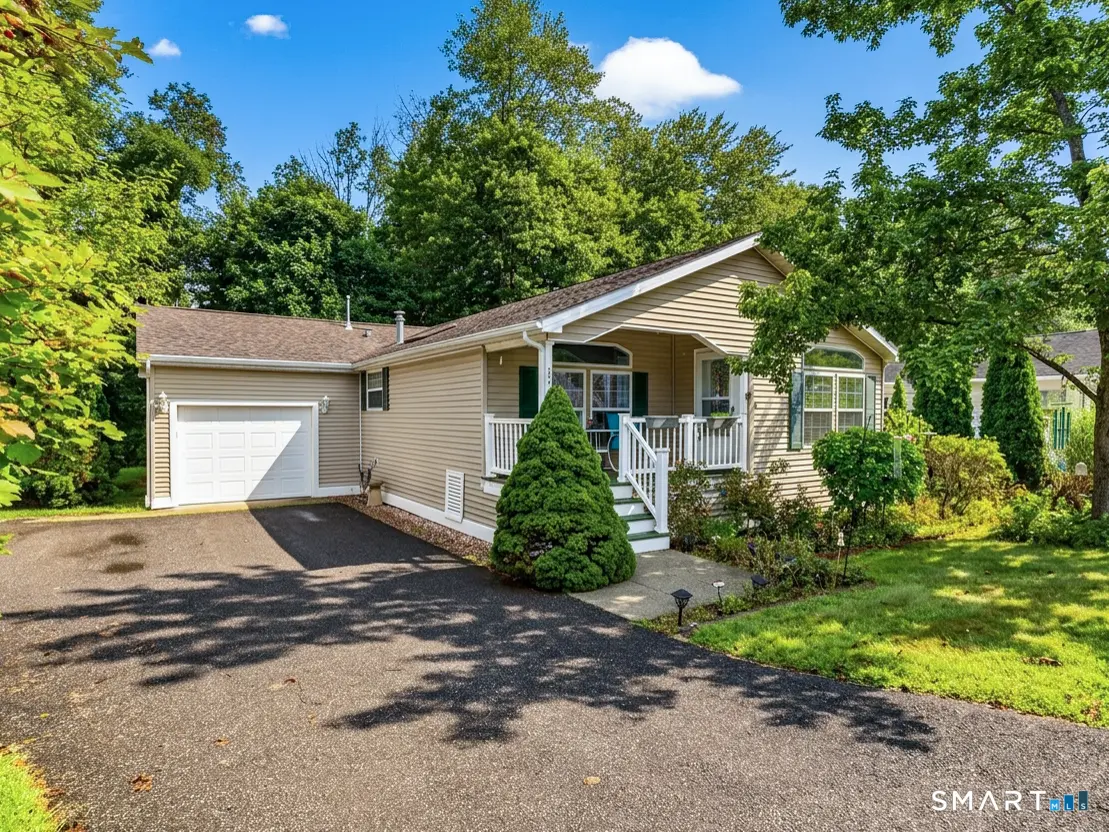 4 Cliff Road, Ledyard