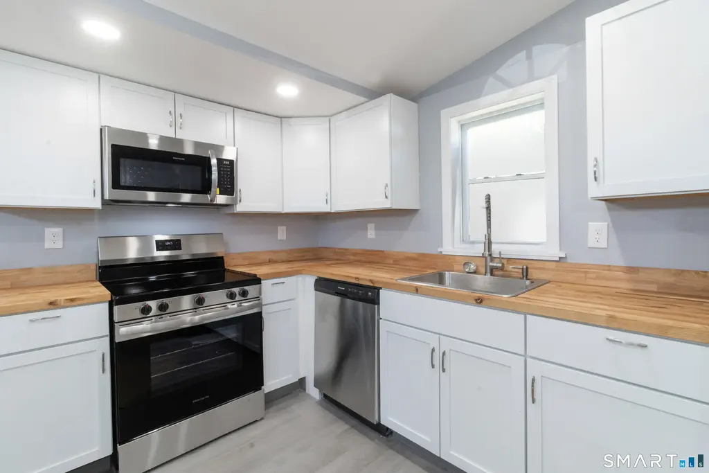 525 East Main Street 22, Branford