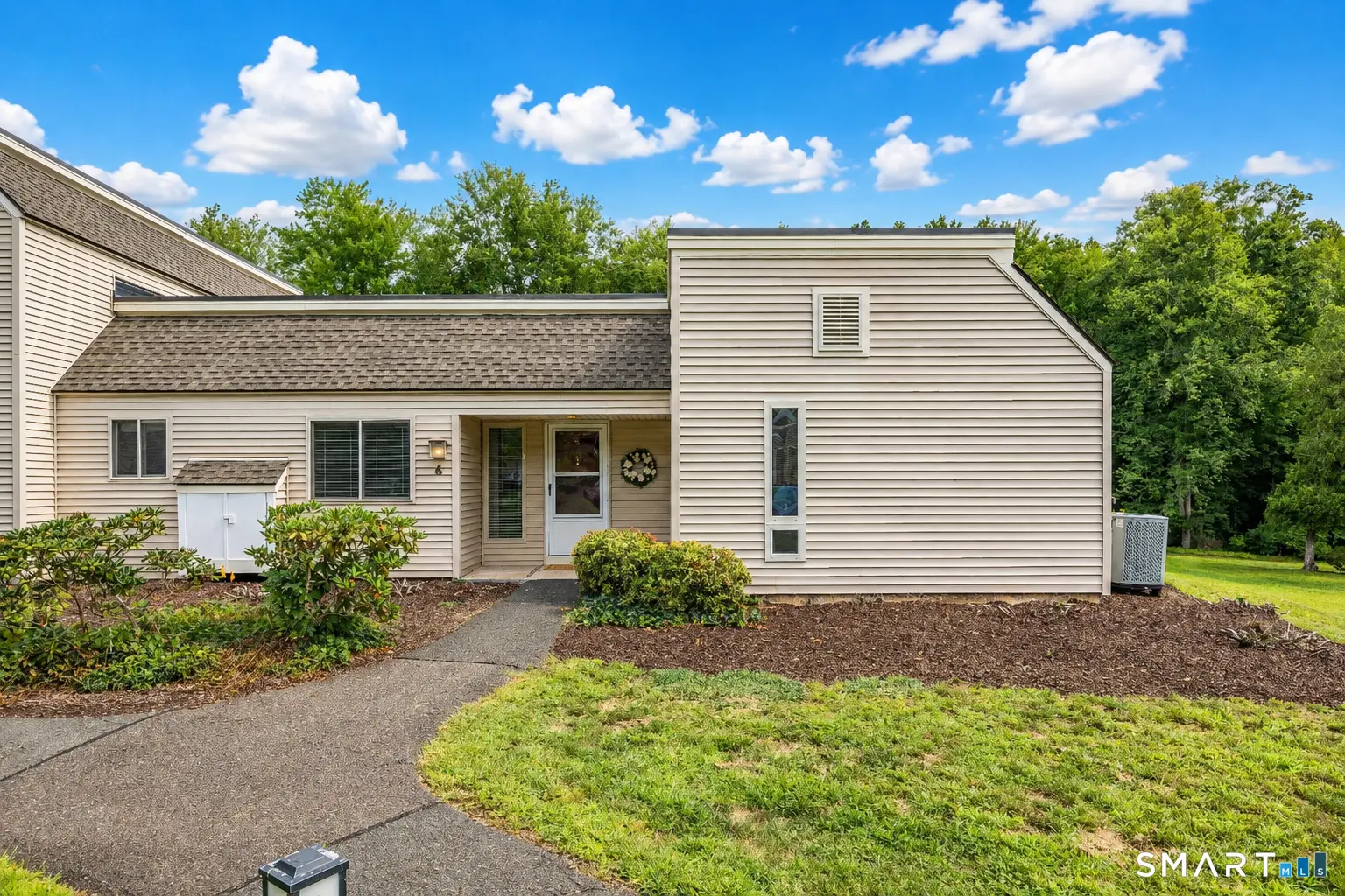 4 Carriage Drive 4, Simsbury