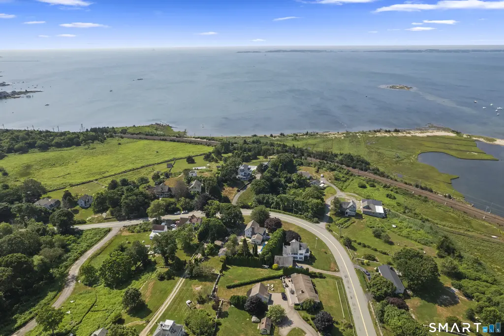 39 Wilcox Road, Stonington