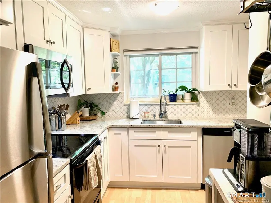 183 Loomis Drive 119, West Hartford