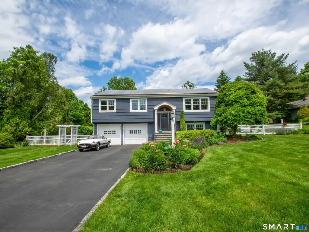 11 Crestwood Drive, Easton