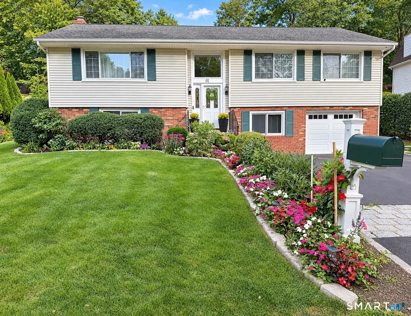 61 Center Drive, Greenwich
