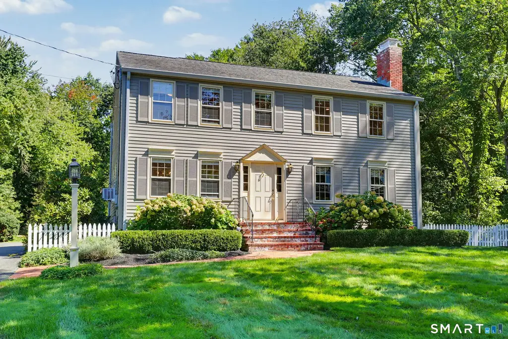2190 Huntington Turnpike, Trumbull