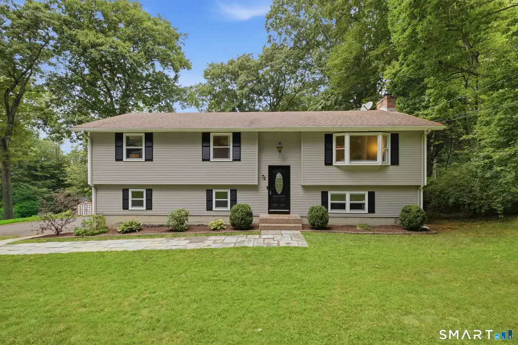 72 Lakeview Heights, Tolland