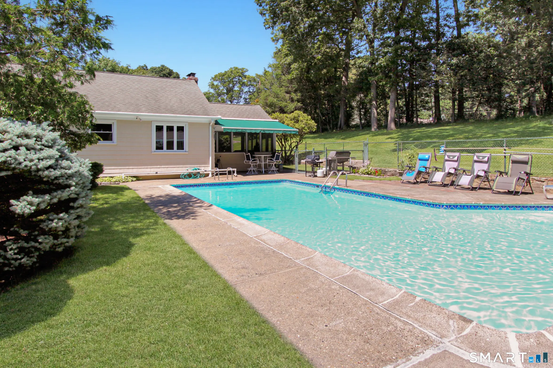 21 Twin Circle Drive, Trumbull