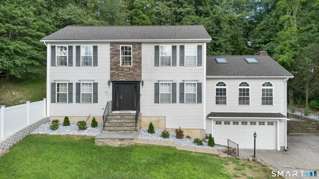 205 Country Club Road, Waterbury