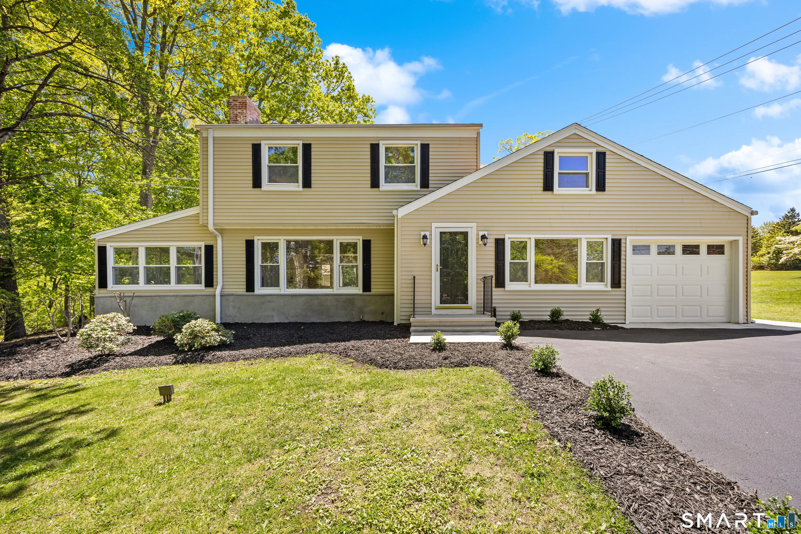 1044 Dunbar Hill Road, Hamden