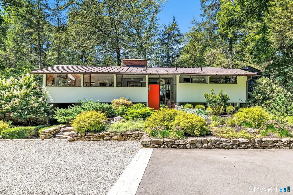 46 Valley Forge Road, Weston