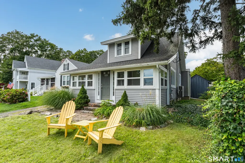 221 Water Street, Guilford