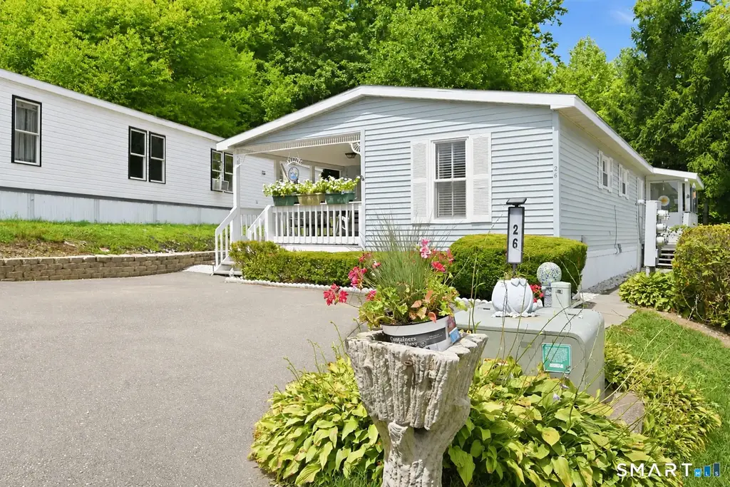 26 Woodland Park, Shelton
